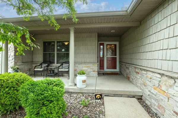 1903 E 61st CIR, Davenport, IA 52807