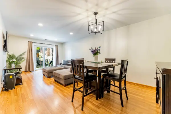 9332 Landings LN #203D, Des Plaines, IL 60016