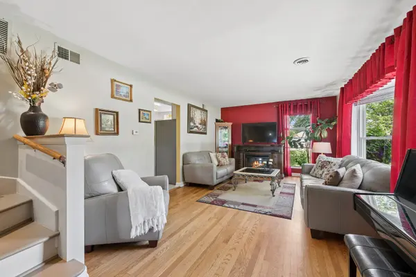 99 Fox LN, Wheeling, IL 60090