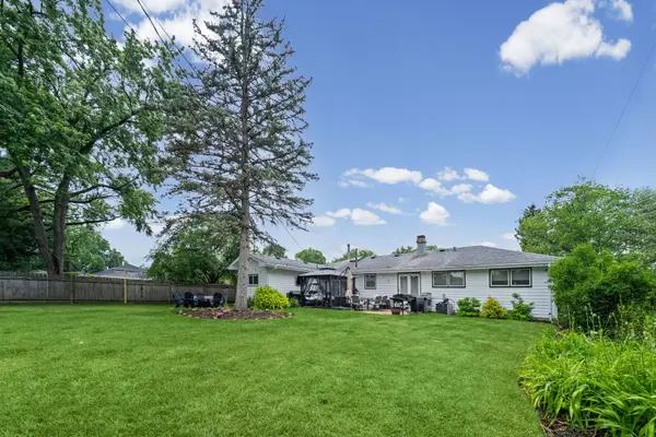 35 Johnathan RD, Lake Zurich, IL 60047