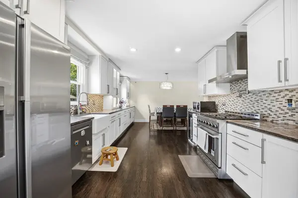 459 Sussex CT, Buffalo Grove, IL 60089