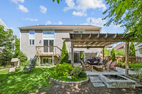 5718 Breezeland RD, Carpentersville, IL 60110