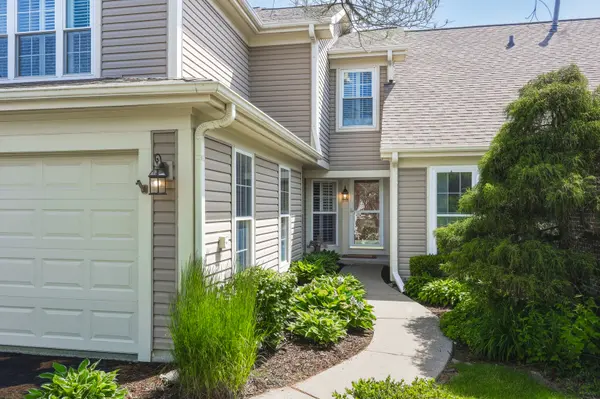 702 Clover Hill CT, Elk Grove Village, IL 60007