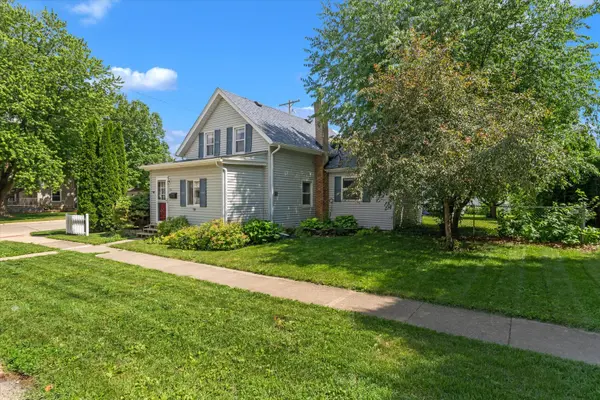 303 8th ST, De Witt, IA 52742