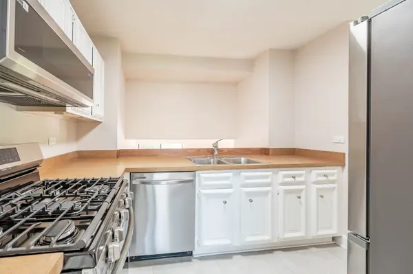 800 Shawnee TRL, Roselle, IL 60172