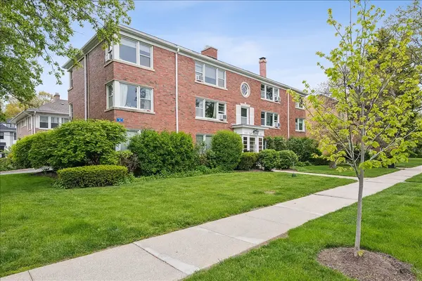 2221 Central ST #3E, Evanston, IL 60201