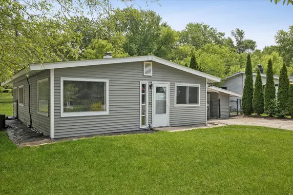 2606 Forestwood DR, Mchenry, IL 60051