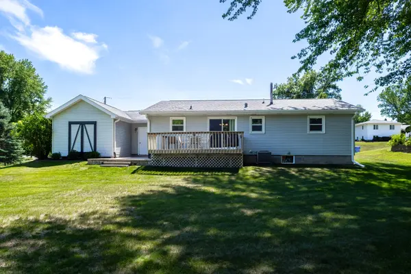 6406 Dodds DR, Bettendorf, IA 52722