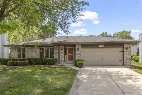 2717 Rolling Meadows DR, Naperville, IL 60564