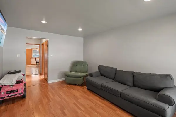 7307 S Damen AVE, Chicago, IL 60636
