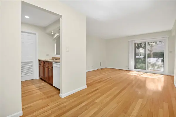 329 Grissom CT #329, Hoffman Estates, IL 60169