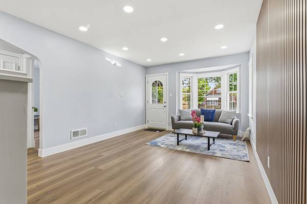 3221 N Opal AVE, Chicago, IL 60634