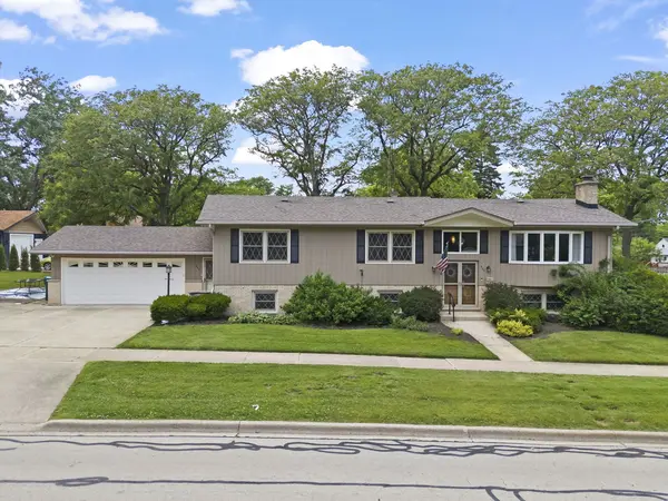 403 W Harding RD, Lombard, IL 60148