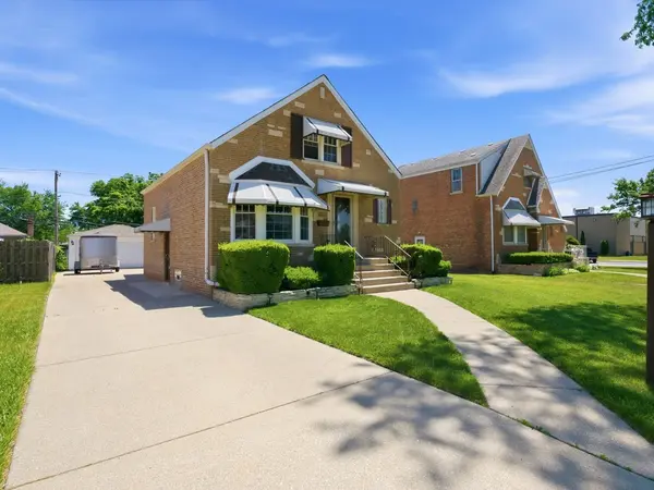 2541 S 14th AVE, Broadview, IL 60155