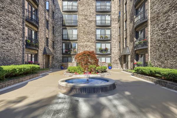 1005 Bonnie Brae PL #4D, River Forest, IL 60305