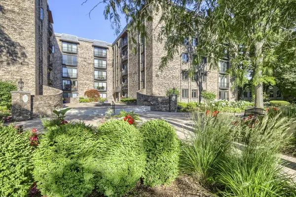 1005 Bonnie Brae PL #4D, River Forest, IL 60305