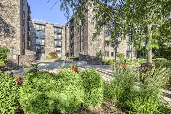 1005 Bonnie Brae PL #4D, River Forest, IL 60305