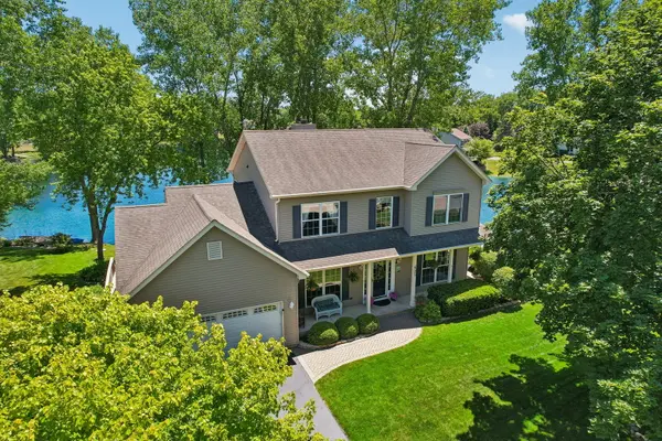 605 Tulip CIR, Island Lake, IL 60042