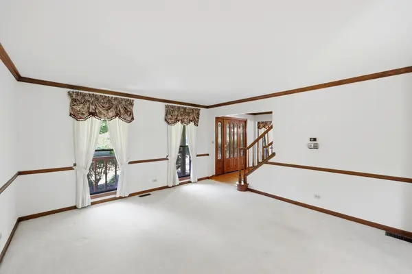 107 Roxborough PL, Inverness, IL 60010