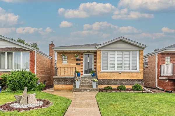 7737 Meade AVE, Burbank, IL 60459