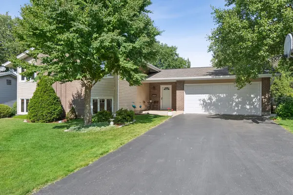 6601 MacArthur DR, Woodridge, IL 60517