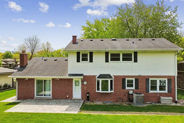 3020 Spring Green DR, Darien, IL 60561