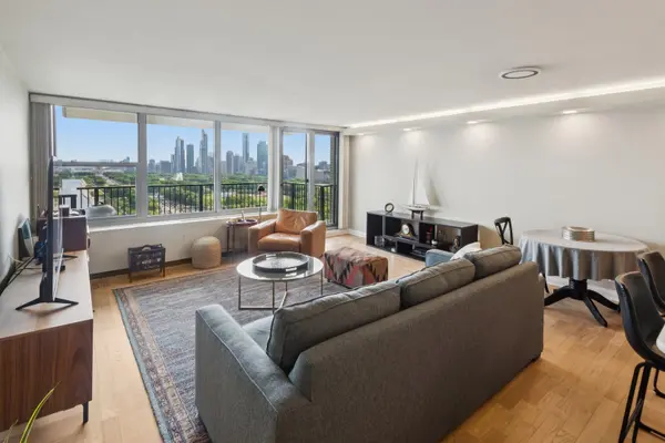 400 E Randolph ST #2305, Chicago, IL 60601