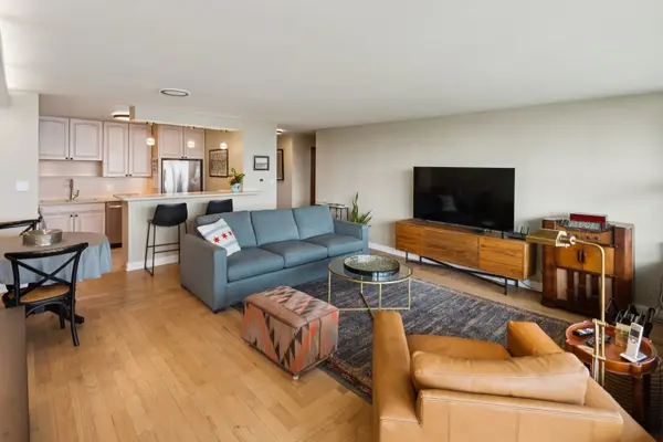 400 E Randolph ST #2305, Chicago, IL 60601