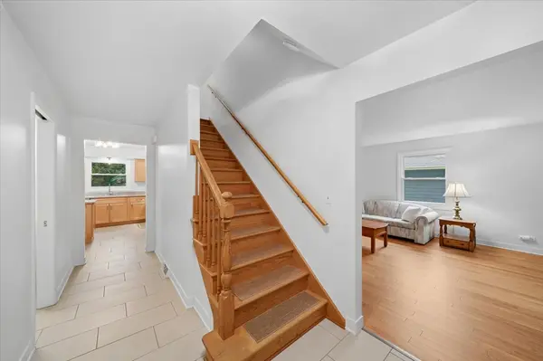 1520 Lark LN, Naperville, IL 60565