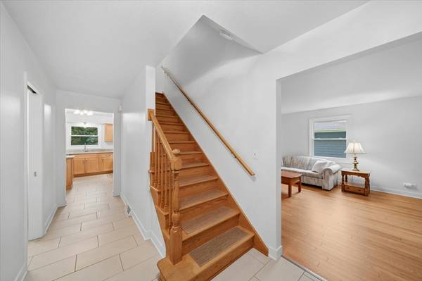 1520 Lark LN, Naperville, IL 60565