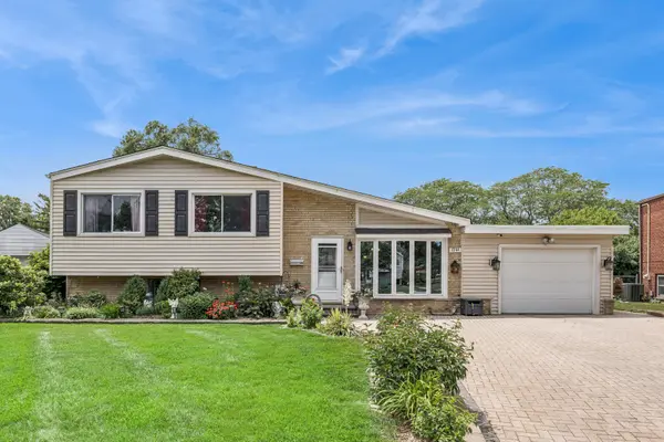 1044 Charing Cross RD, Lombard, IL 60148