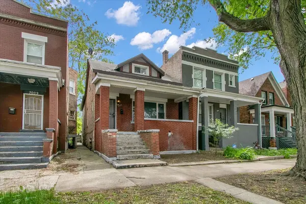 7011 S Calumet AVE, Chicago, IL 60637
