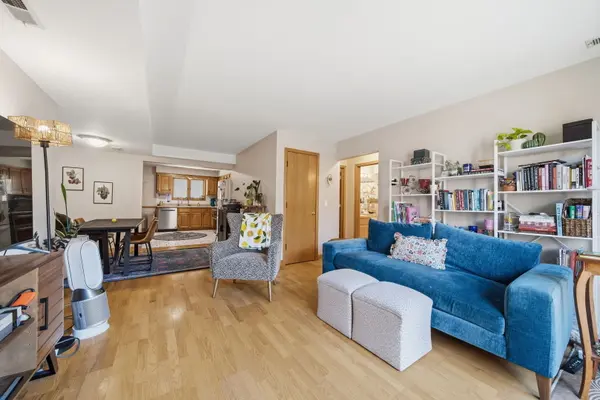 5624 W Higgins AVE #2S, Chicago, IL 60630