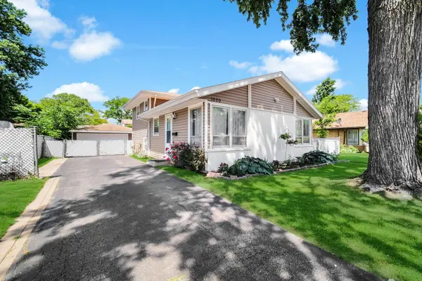 1020 Hahn PL, West Chicago, IL 60185