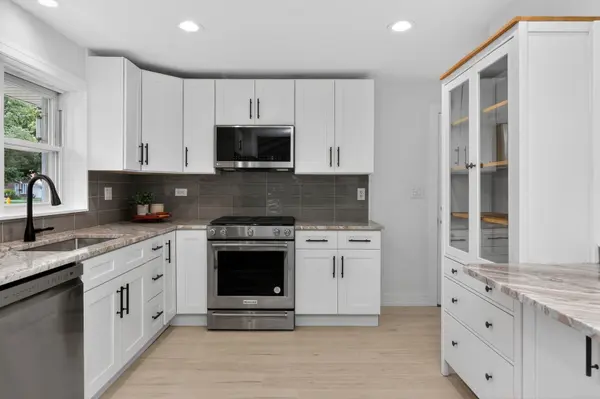 51 W Marilyn TER, Addison, IL 60101