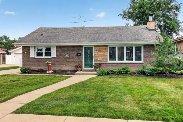 51 W Marilyn TER, Addison, IL 60101
