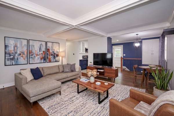 611 N Elmhurst AVE, Mount Prospect, IL 60056