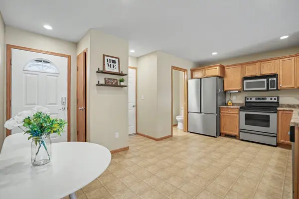 710 Prairie Meadow DR, Blue Grass, IA 52726