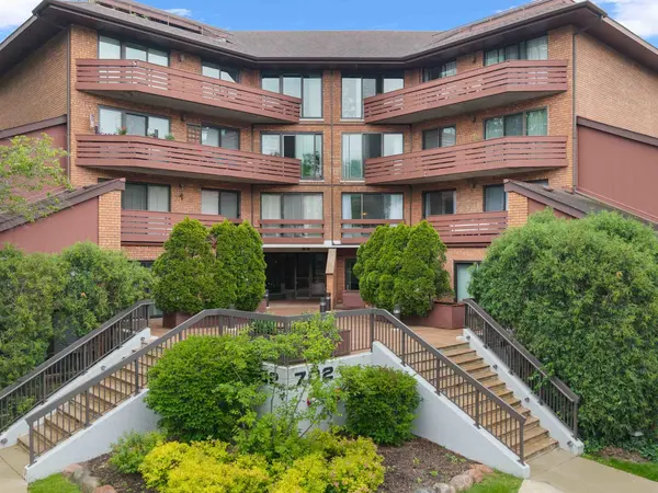 702 N Waukegan RD #206A, Glenview, IL 60025