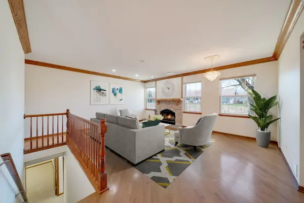 2370 Carillon DR, Grayslake, IL 60030