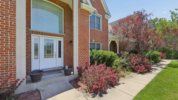 39571 ORCHARD BLUFF LN, Wadsworth, IL 60083