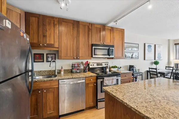2930 N Sheridan RD #1009, Chicago, IL 60657