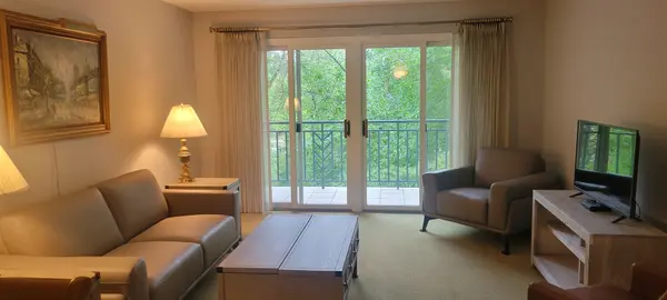 3900 W Bryn Mawr AVE #304, Chicago, IL 60659
