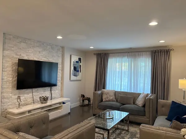 9530 Lamon AVE #407, Skokie, IL 60077