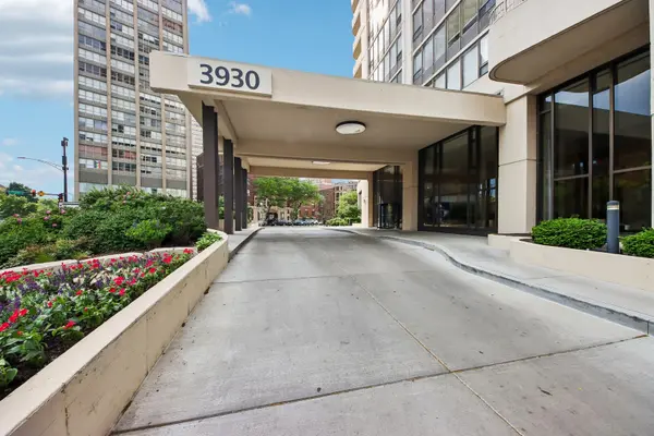 3930 N Pine Grove AVE #2708, Chicago, IL 60613