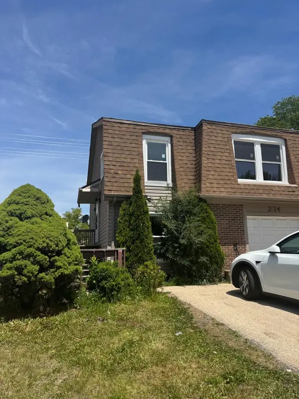 234 Juniper LN, Bolingbrook, IL 60440