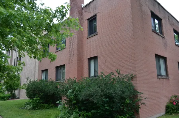 2822 W Granville AVE #2W, Chicago, IL 60659