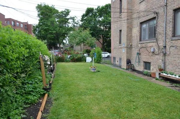 2822 W Granville AVE #2W, Chicago, IL 60659