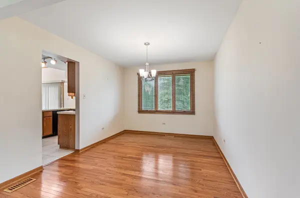 891 Young ST, Lemont, IL 60439