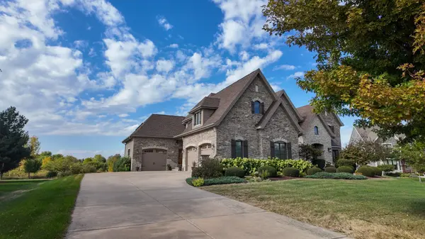 7542 Thornhill CT, Yorkville, IL 60560
